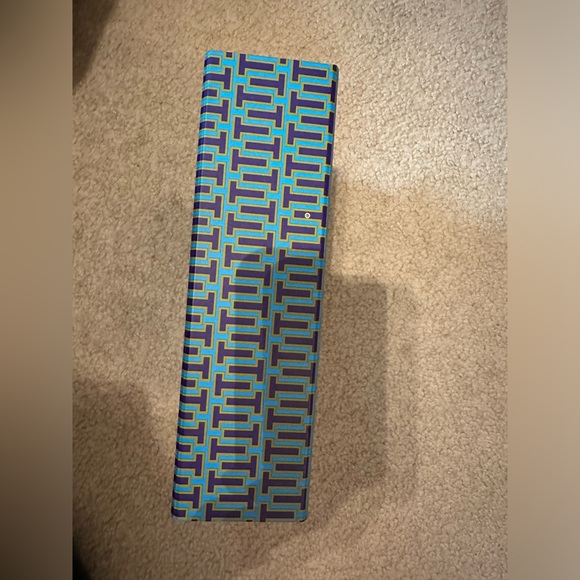 Tory Burch Hard Box with Pull tabs - Picture 7 of 8